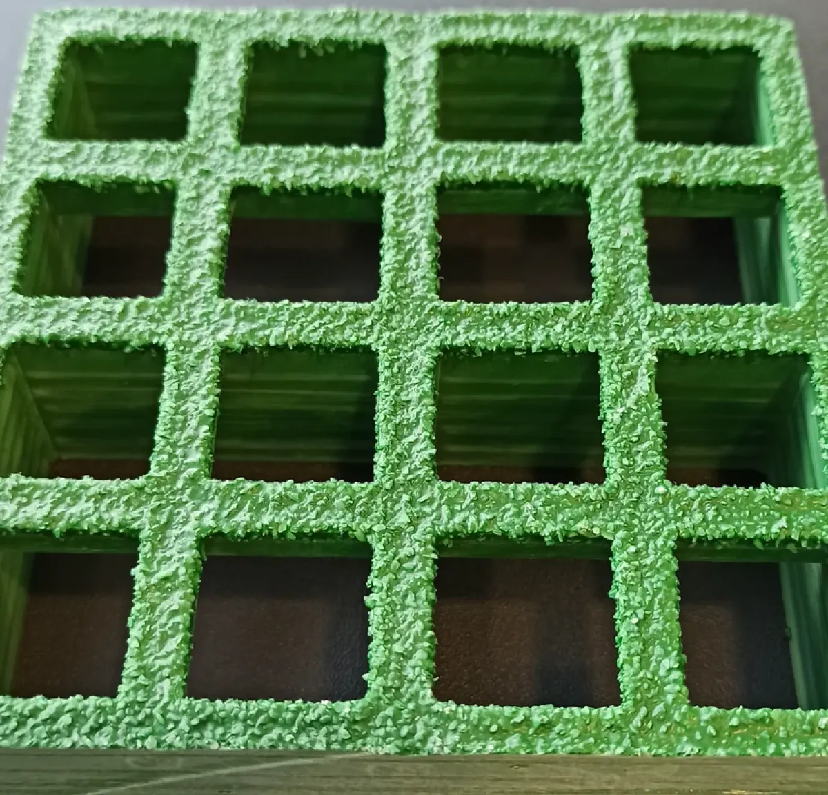 Caillebotis polyester 26x26 vert silicé H30 Ep7