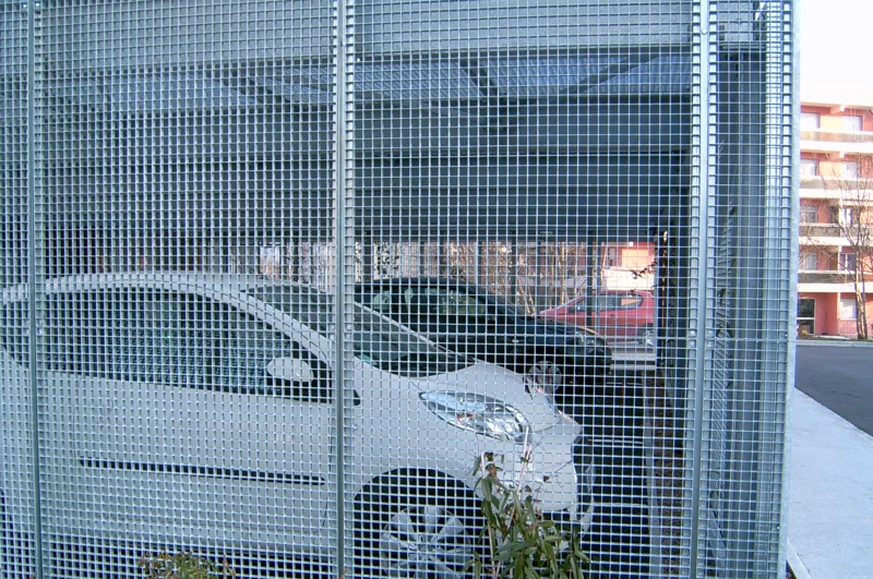 Car park with press locked grating on the facade combining security, light transmission and air circulation