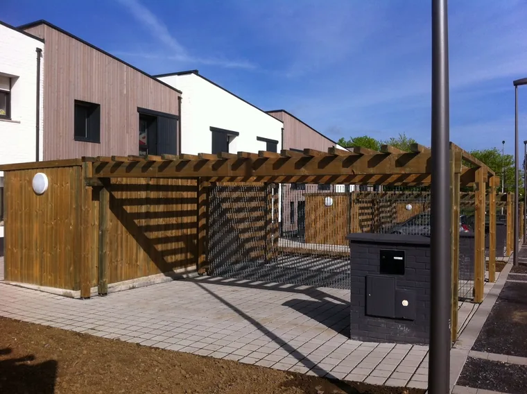 grating delimits spaces while maintaining a degree of transparency