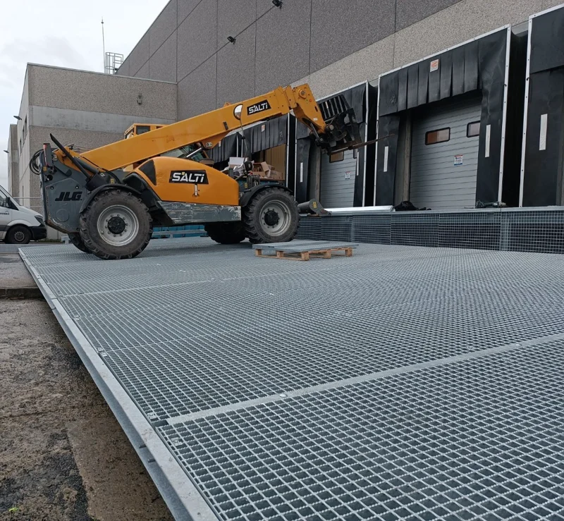 Load transfer ensured by gratings of adequate dimensions