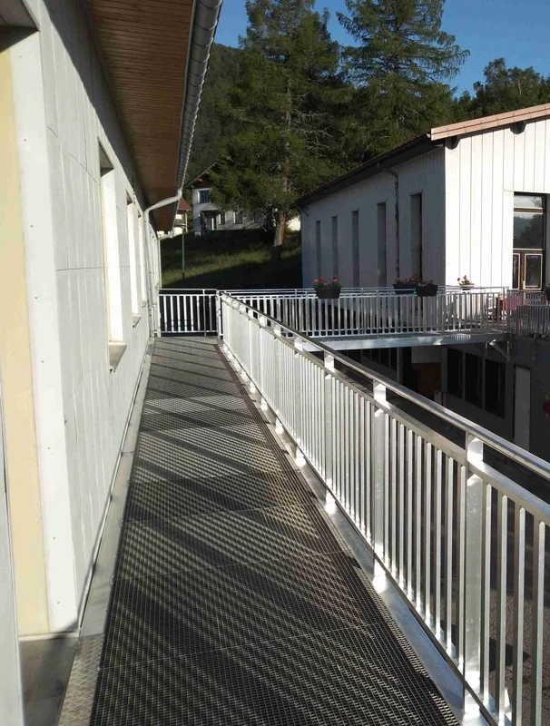 Lightweight aluminium grating ideal for walkways and gates