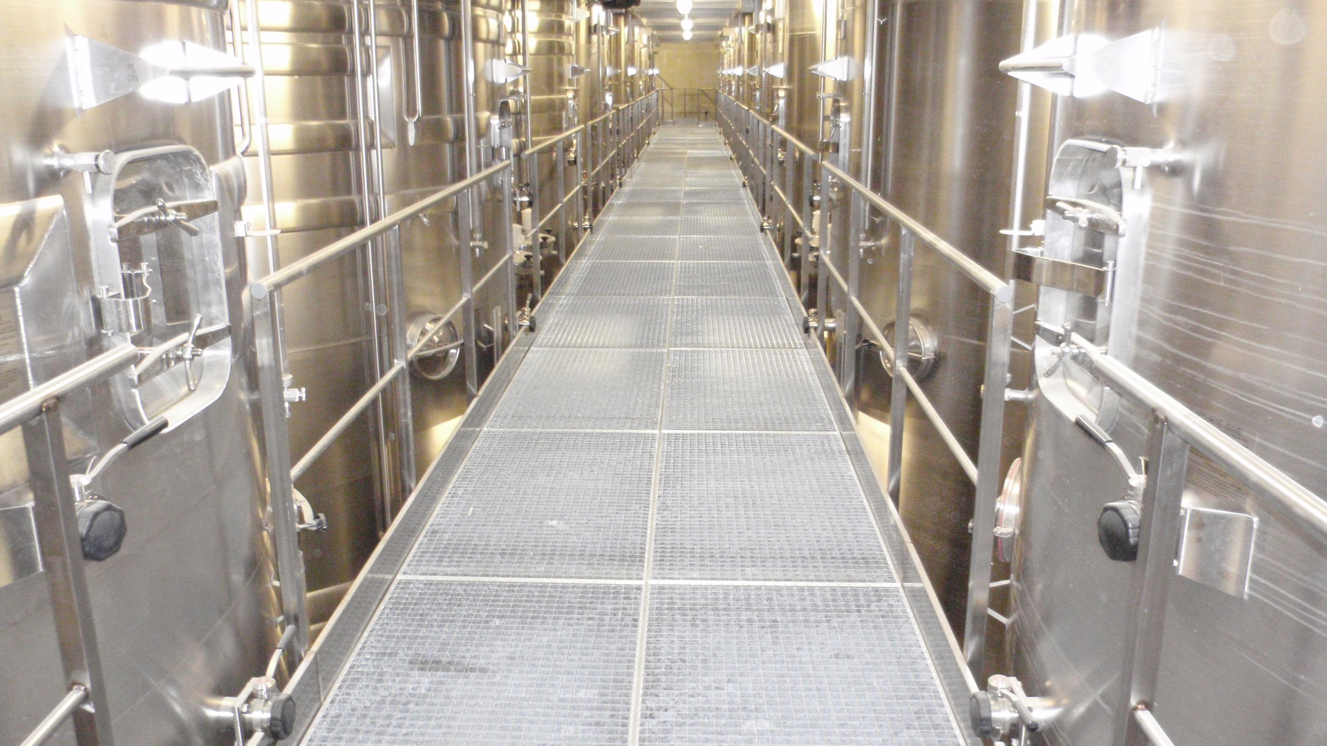 Caillebotis cuve inox 304 dans l’industrie alimentaire