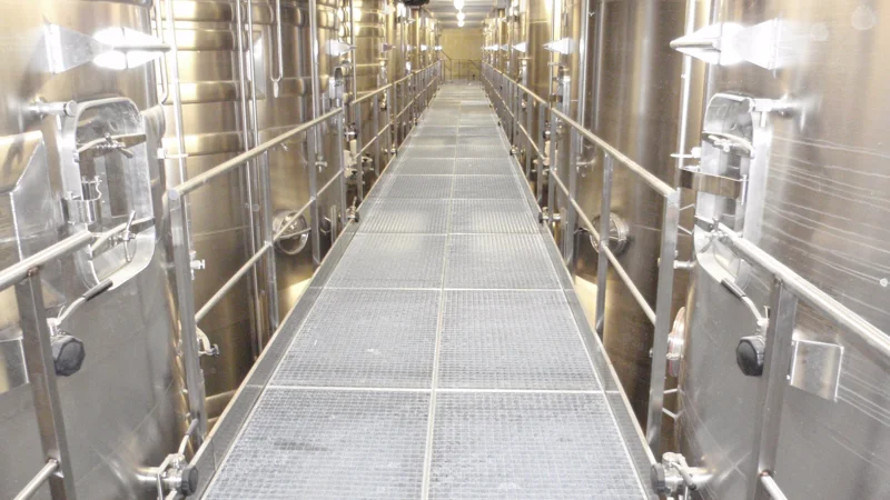 Caillebotis cuve inox 304 dans l’industrie alimentaire