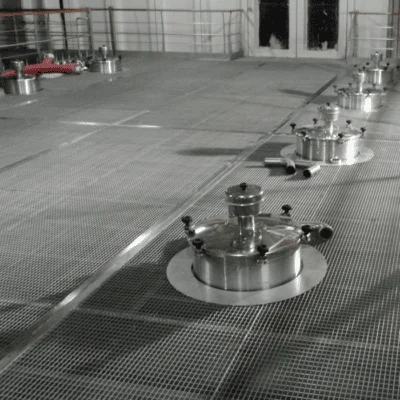 référence réalisation caillebotis en métal inox posé au sol dans le secteur vinicole