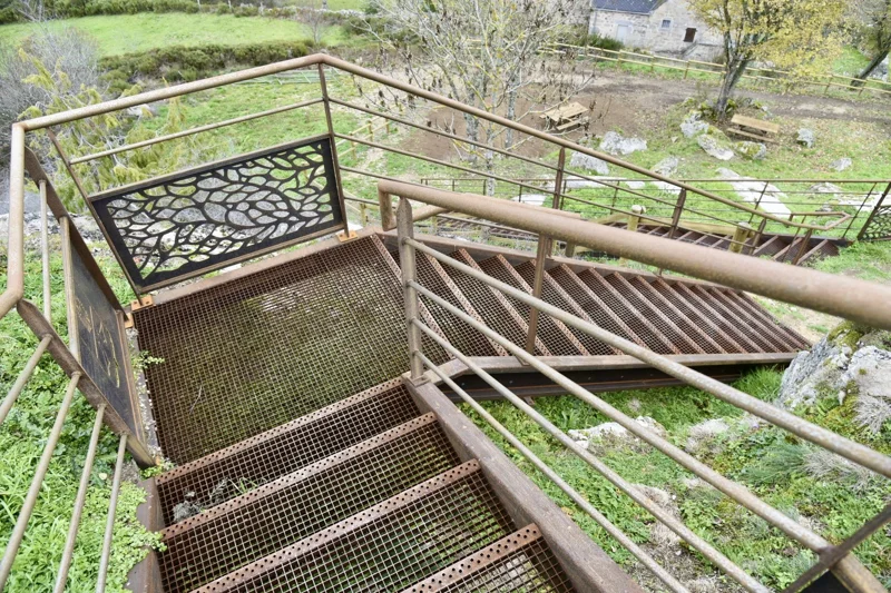 réalisation d-escalier en caillebotis corten lozère