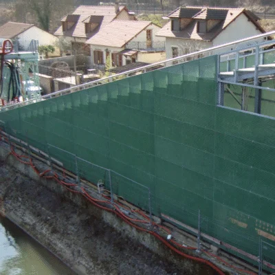 référence réalisation caillebotis polyester translucide pour habillage d-un escalier droit sur structure métallique