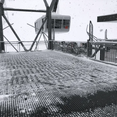 référence réalisation caillebotis caoutchouc lourd et antidérapant dans les stations de ski