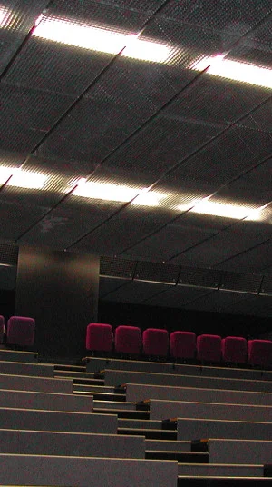 réalisation d'un faux plafond en caillebotis mi fer