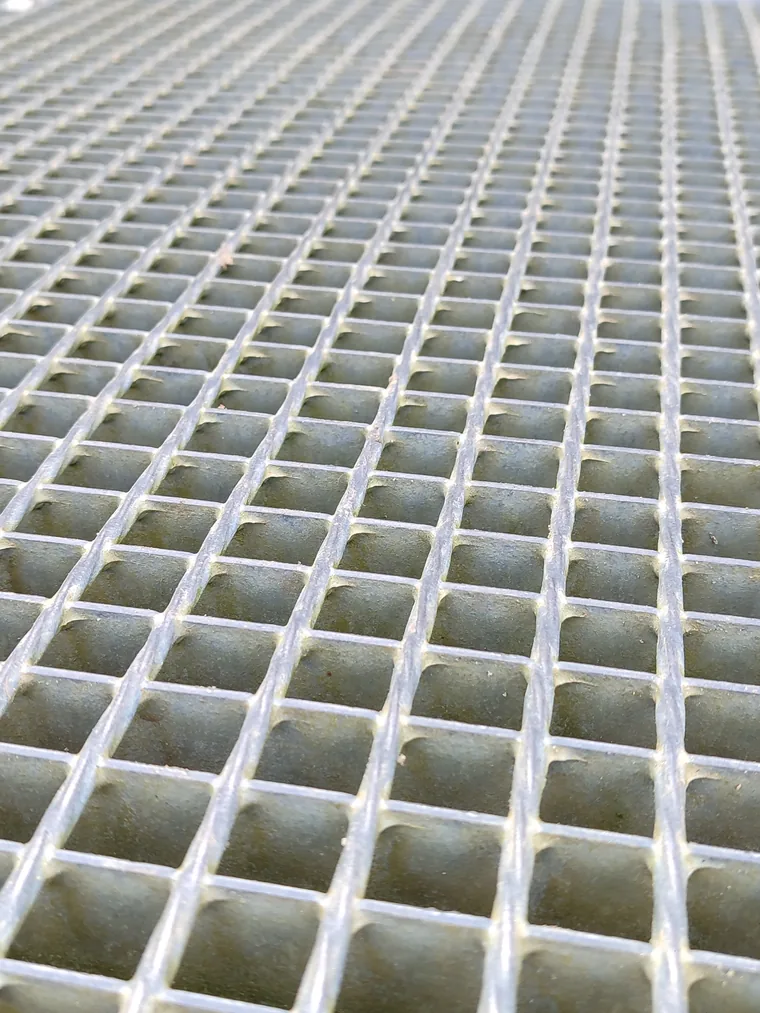 plancher en caillebotis électroforgé galvanisé à maille carrée