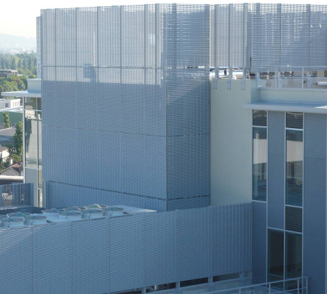 réalisation d'une façade en caillebotis pressé architecture moderne