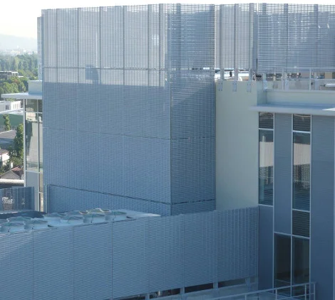 réalisation d'une façade en caillebotis pressé architecture moderne