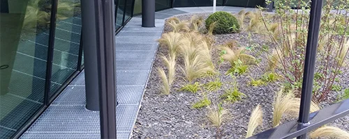 visuel titre réalisation caillebotis pressé pour evacuation de l'eau caniveau