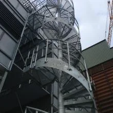 référence réalisation escalier d-accès assemblé par empilage des marches autour du fût hélicoïdal