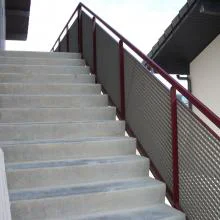 référence réalisation garde corps en caillebotis en fer permettant de sécuriser cet escalier