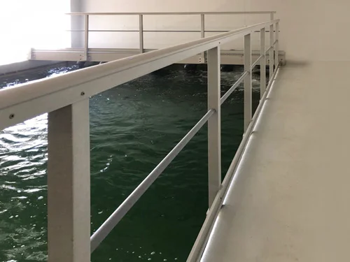 réalisation garde corps polyester anti chute autour bassin de retention