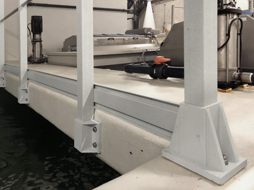 réalisation garde corps polyester fixation murale et fixation au sol