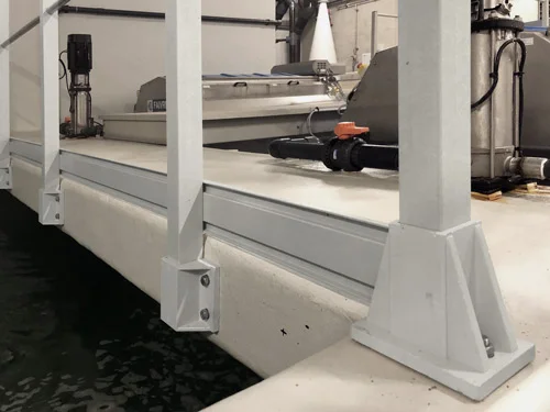 réalisation garde corps polyester fixation murale et fixation au sol