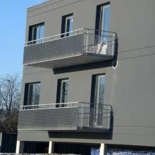 référence réalisation remplissage de garde corps en caillebotis fer sécurisant les balcons de ces logements