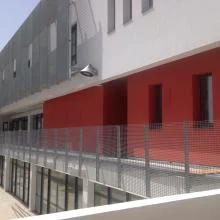 référence réalisation revêtement de façade et garde corps assorti en caillebotis acier