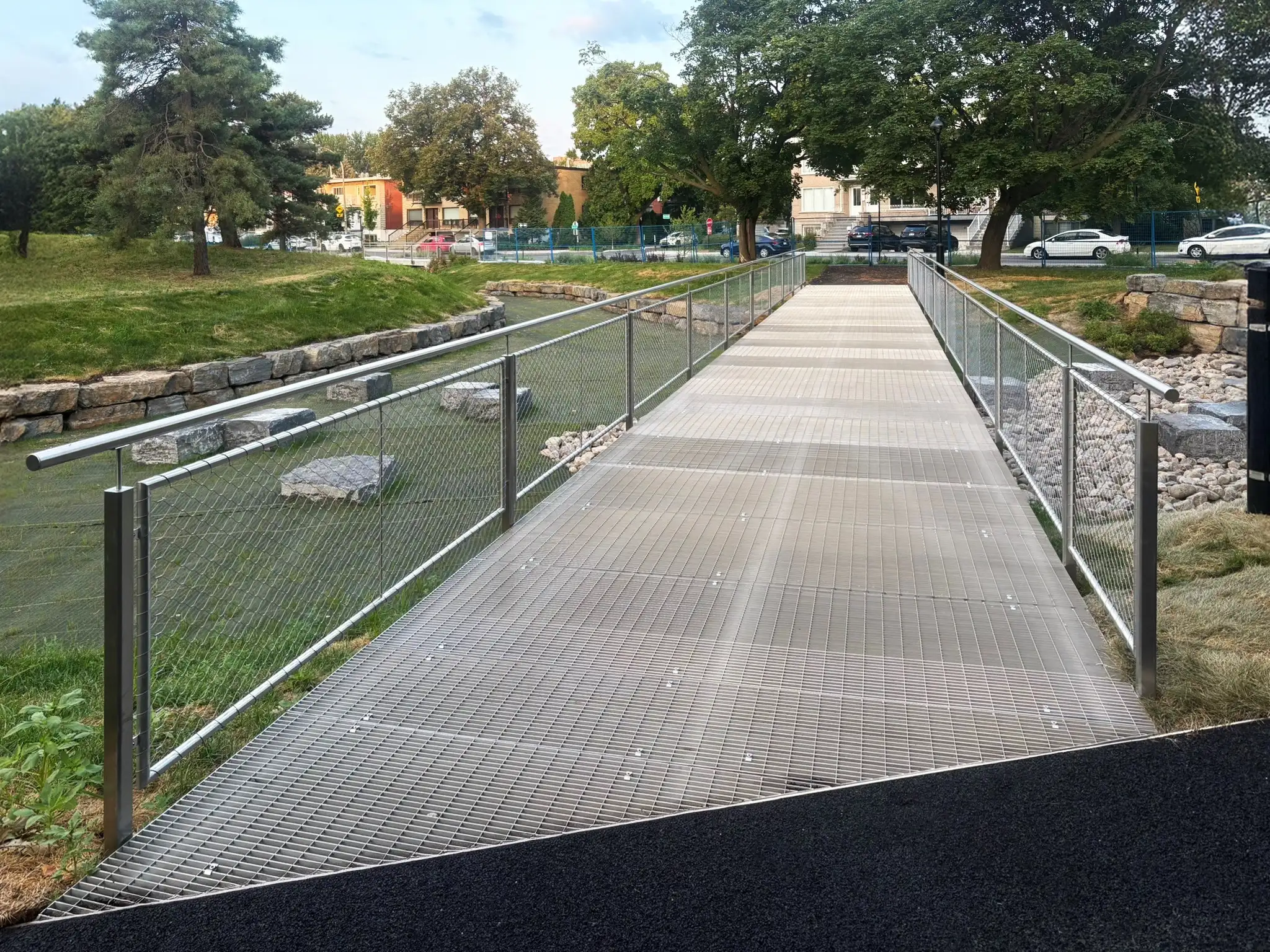 Caillebotis polyester tôle larmée silicée