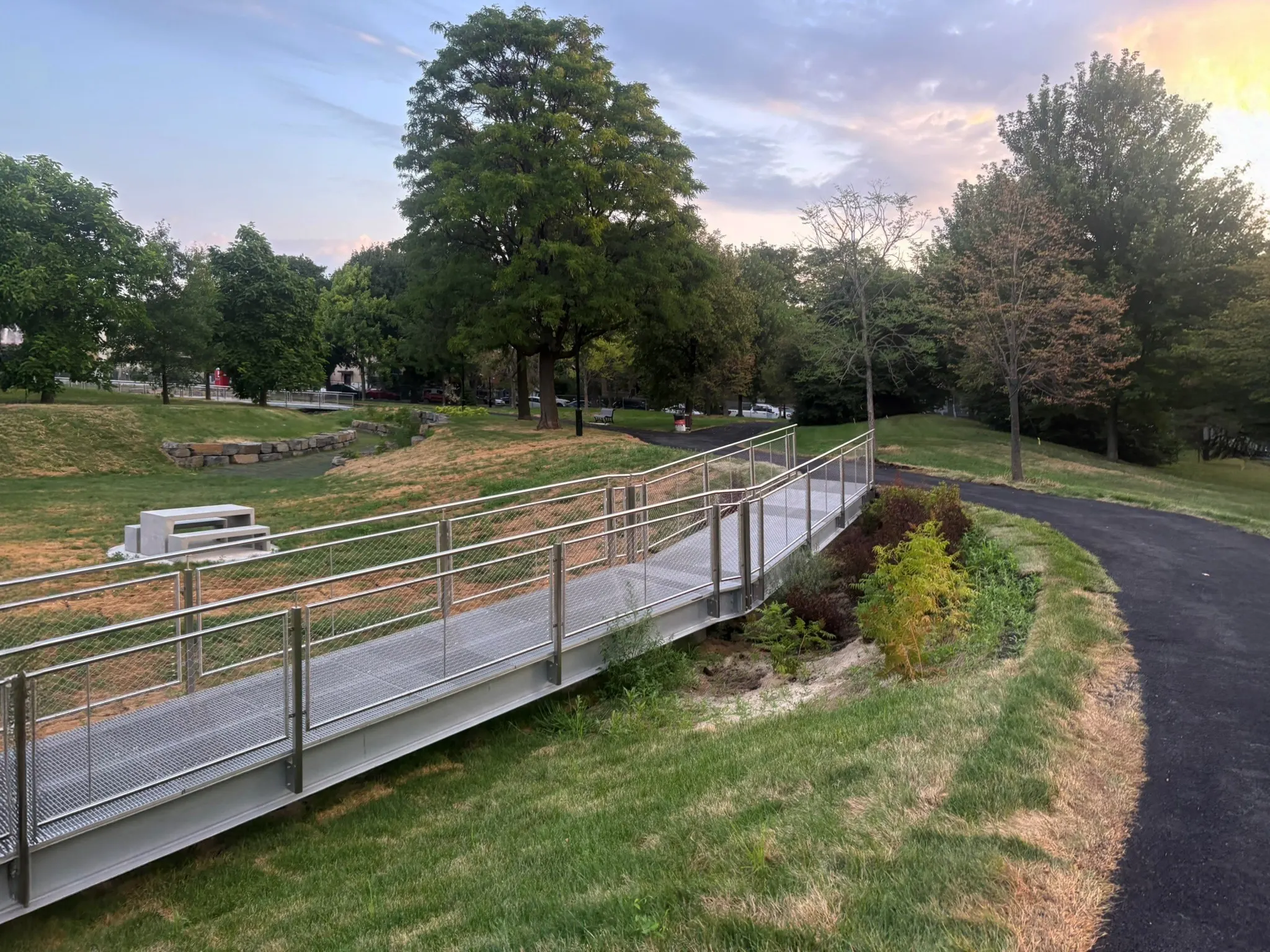 Caillebotis polyester tôle larmée lisse