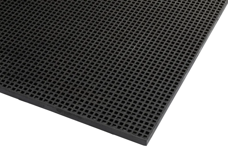 Discret et anti-bruit, le caillebotis polyester est le nouvel allié des installations scéniques