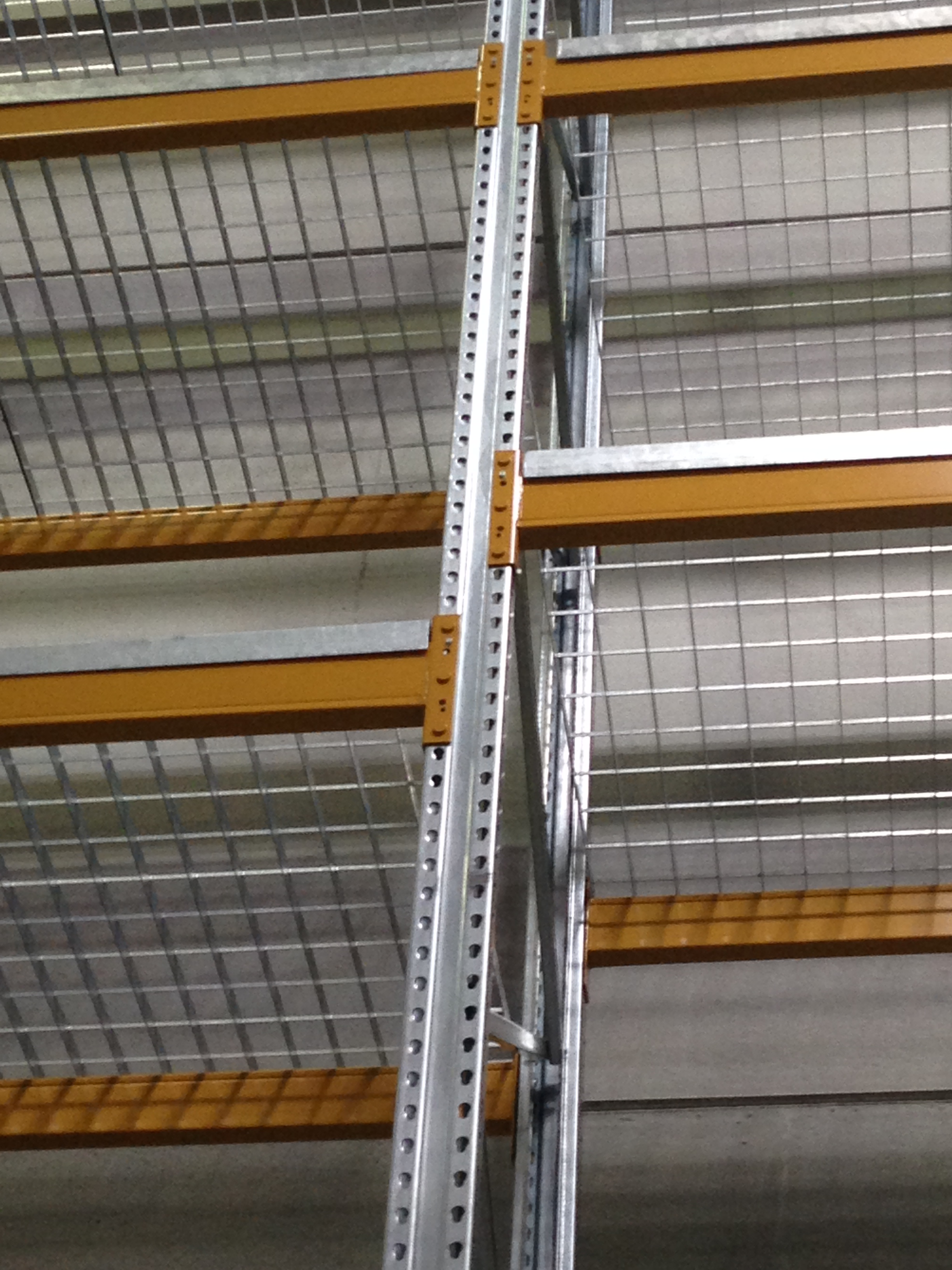 Modularité de l'espace de stockage sur rack mi-lourd