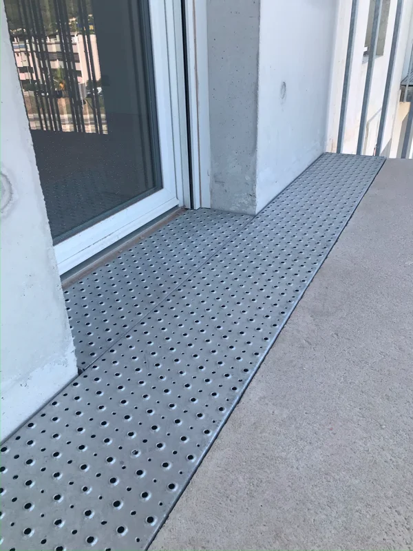 Seuil de porte en grille de sécurité PS-PMR 