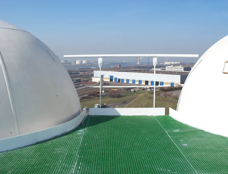 Résistant à la corrosion, le caillebotis polyester est idéal pour le secteur portuaire