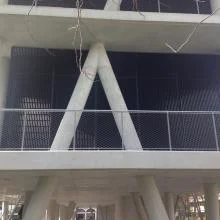 référence réalisation parking réalisé en caillebotis en fer permettant un effet brise vue tout en garantissant un passage d'air