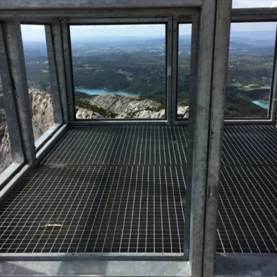 référence réalisation terrasse caillebotis métallique pour belvédère