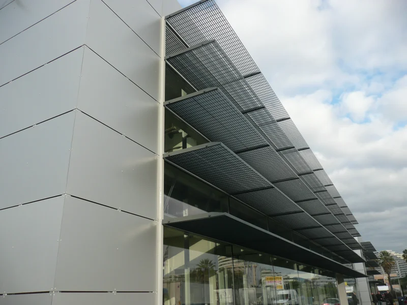 Panneaux de caillebotis standard servant de brise-soleil pour des bureaux