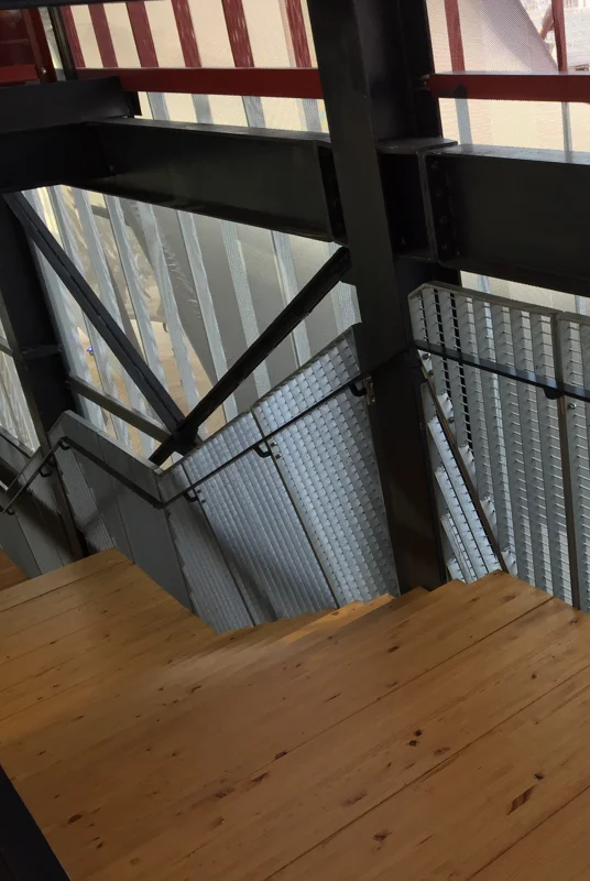 Remplissage de garde-corps en caillebotis pour un design original