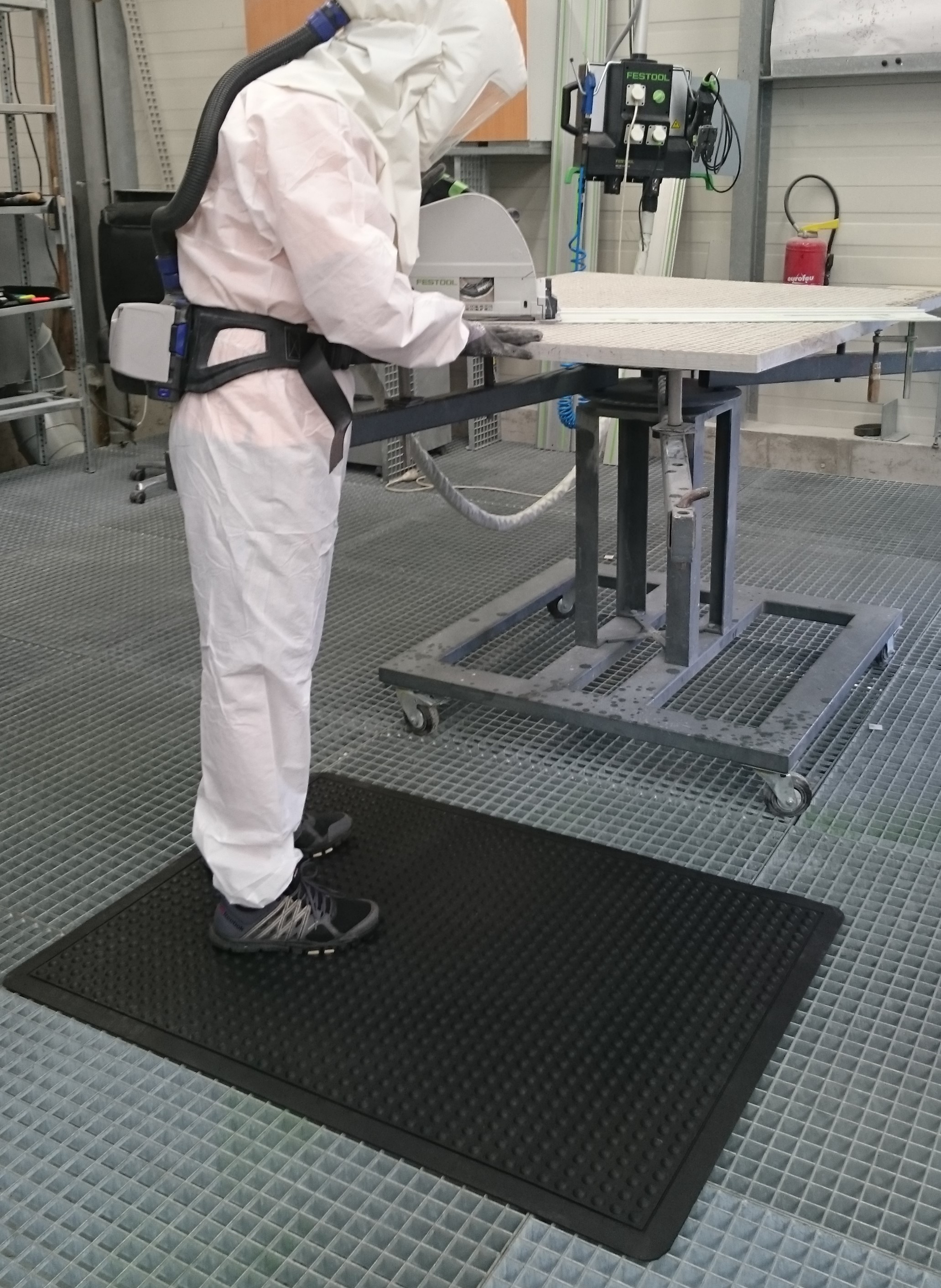 Tapis en caoutchouc permettant un confort en station debout